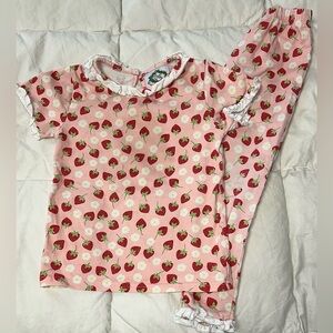 Cecil and Lou cozy strawberry pajama set sz 4T smoke free home